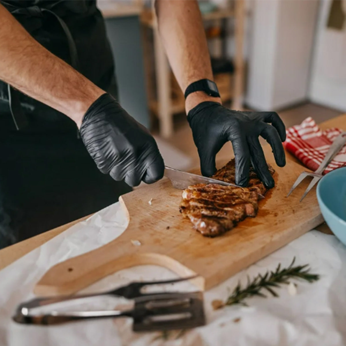 Disposable Black Gloves - Vinyl (100pcs) - Powder Free Mila Kitchen Ghana (www.milakitchen.com)